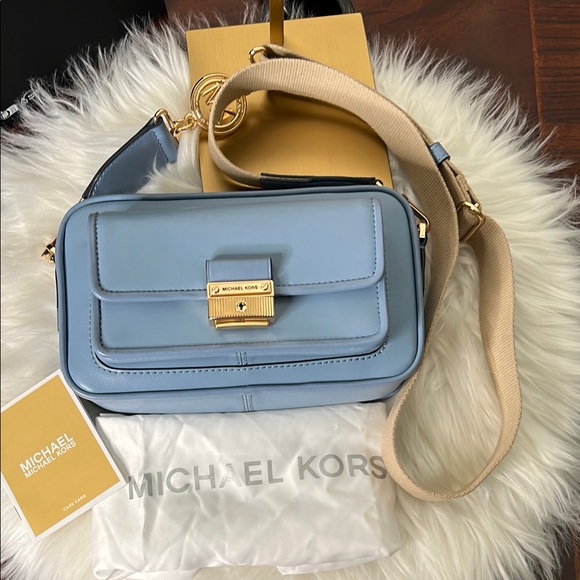 Michael Kors Bradshaw Medium Leather Pocket Camera Crossbody NWOT Dust Bag - Picture 4 of 17